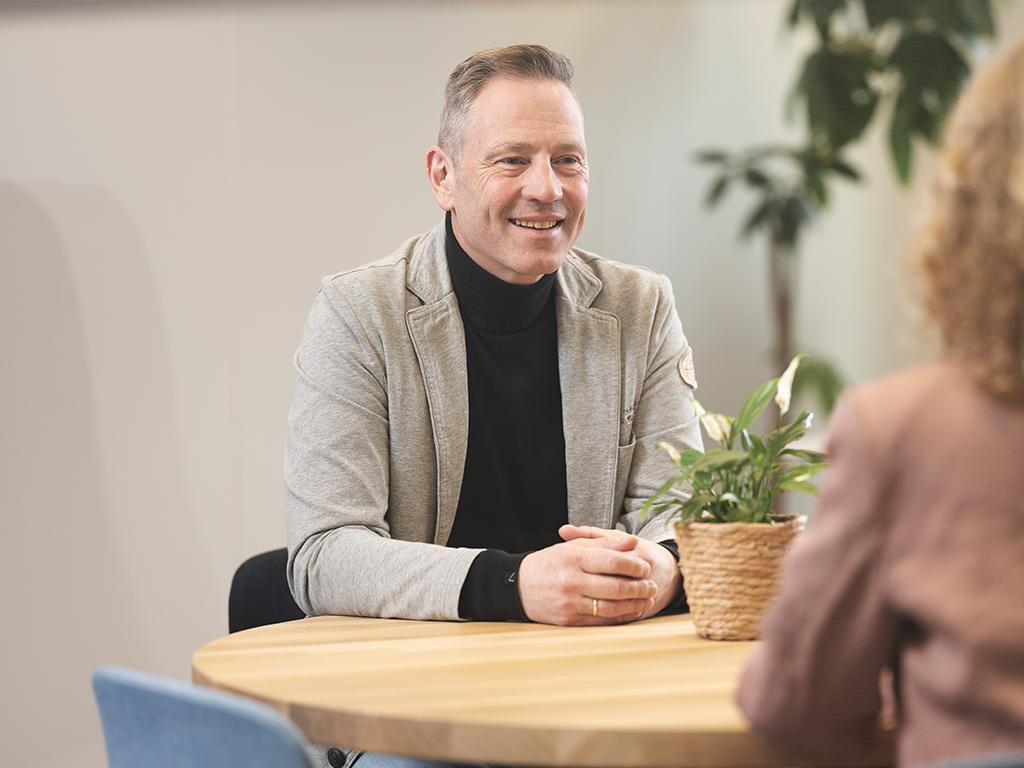 Staf collega's in werkoverleg